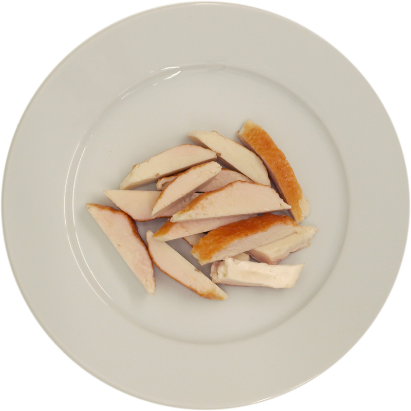 Vergrösserte Ansicht: Einige Streifen Hühnerbrust auf einem Teller