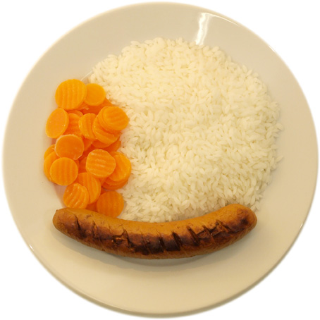 Bratwurst mit viel Reis und wenig Karotten